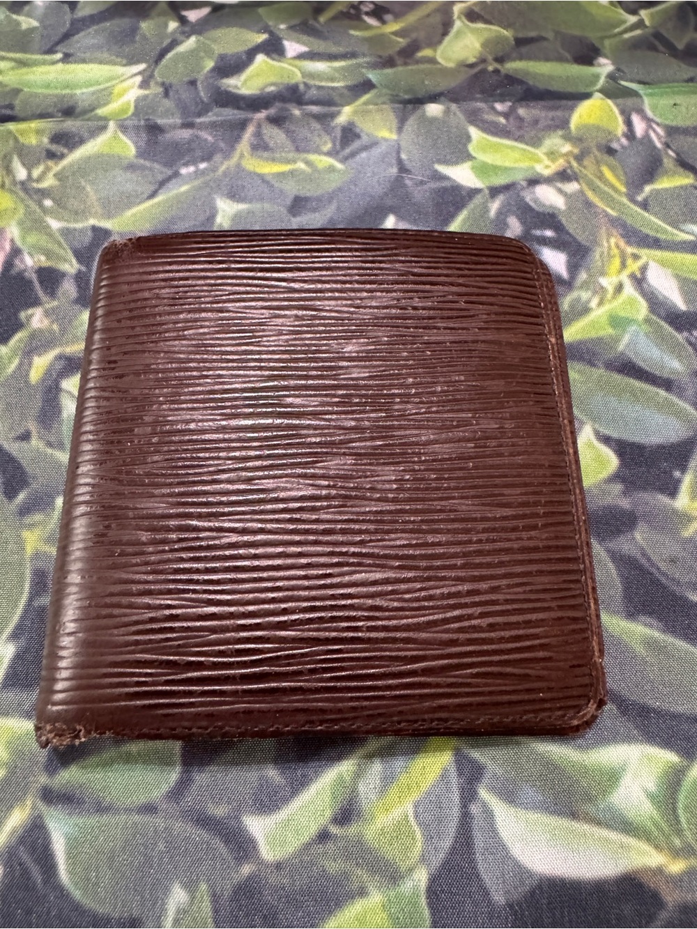 Louis Vuitton Epic brown bi fold wallet